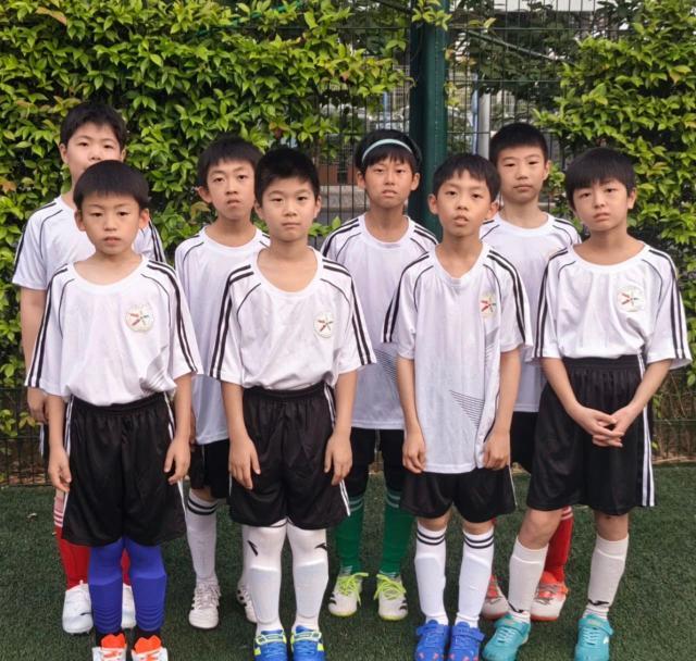 1718951943971023960.jpg 黄一校队合照.jpg